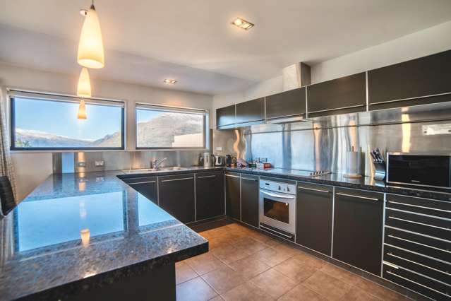 20T/26 Lake Esplanade Queenstown_4