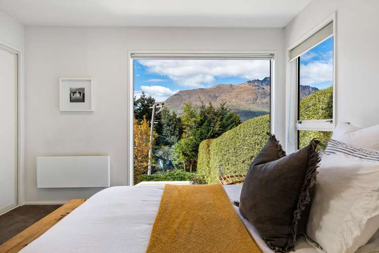 1 Arawata Terrace Fernhill/Sunshine Bay_18