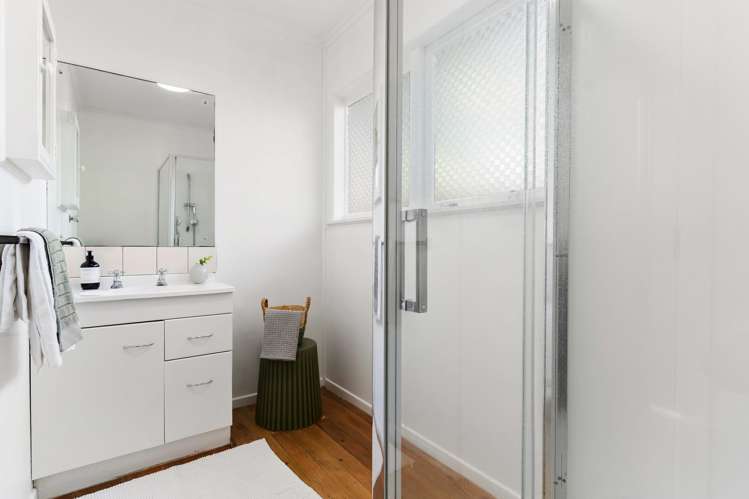 1/1 Nea Place Hillcrest_10