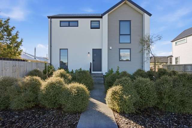 Contemporary Comfort on Edmonds Street!