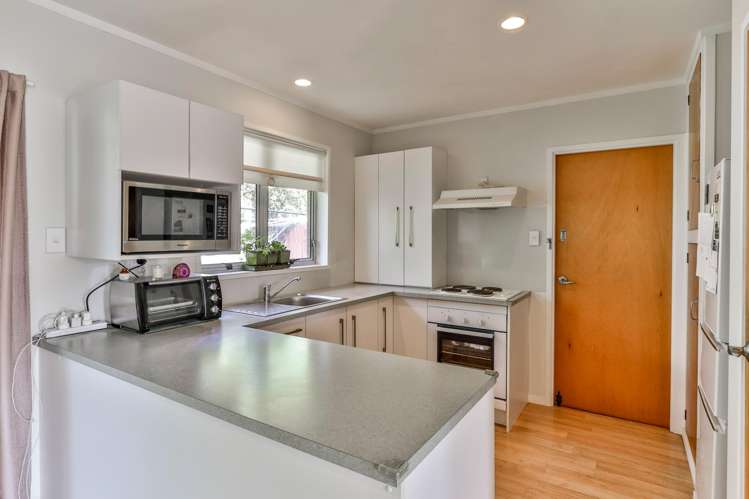 2/5 Vivian Wilson Drive Eastern Beach_9