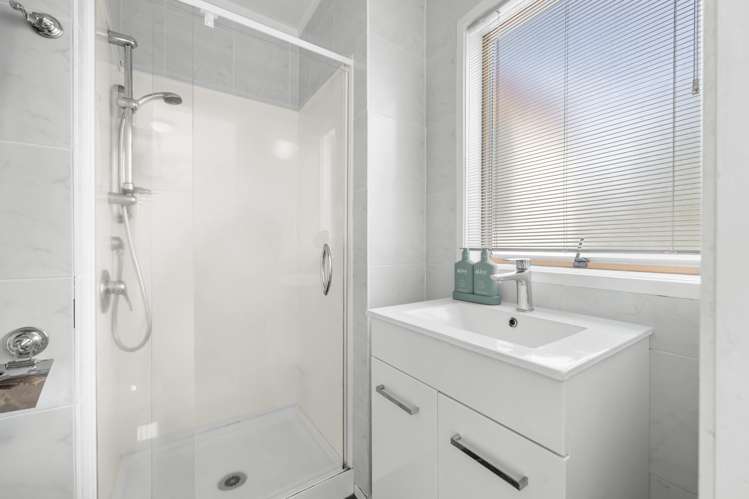 17 Davita Place Farm Cove_18