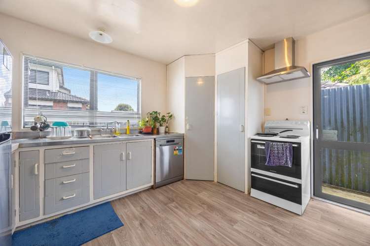 2/49 Clevedon Road Papakura_11