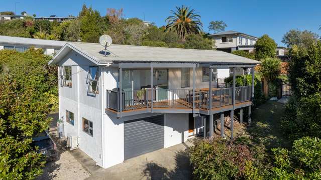 Sun, Space & Sea Views in a Quiet Cul-de-Sac