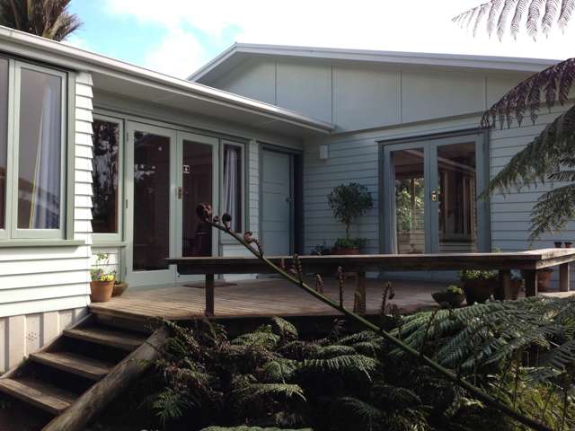 893 West Coast Road Waiatarua_1