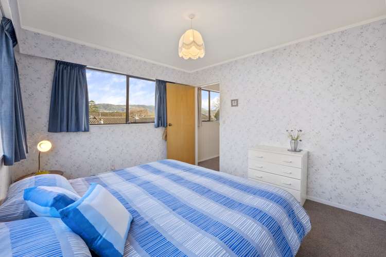 22 Mcenroe Grove Naenae_15