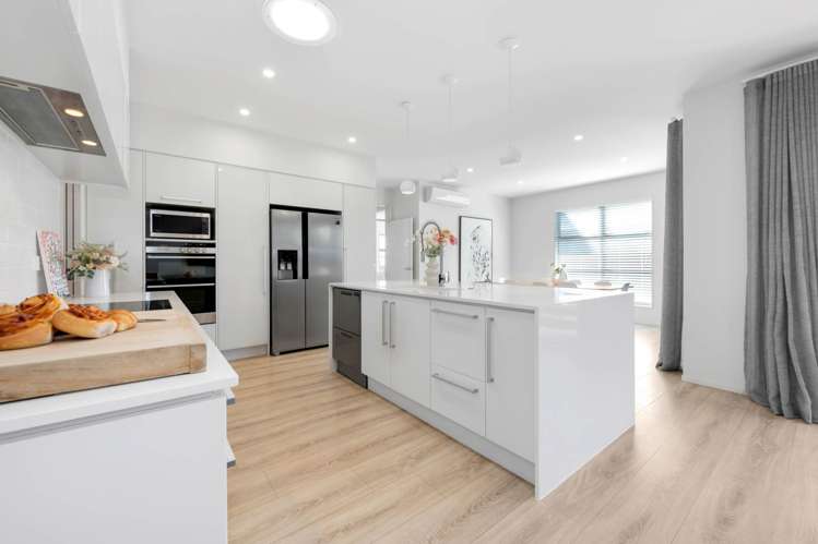 8 Doidge Street Beachlands_13