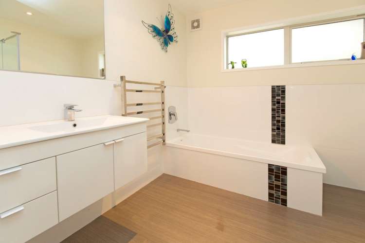 284 Alec Craig Way Gulf Harbour_12