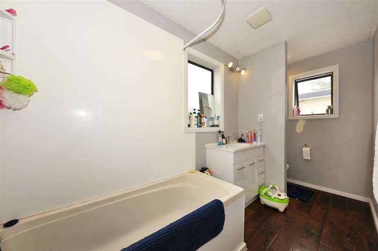 270 Breezes Road Aranui_9