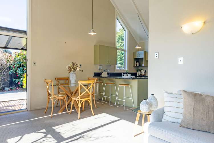 42b Delaware Crescent Russley_3