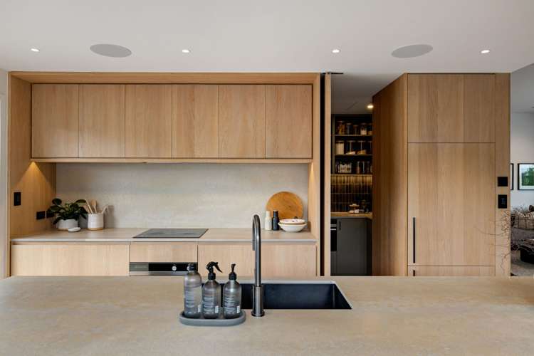 788 River Road Chartwell_13