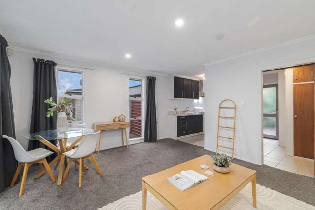 2 & 3/76 Ruskin Street Addington_4
