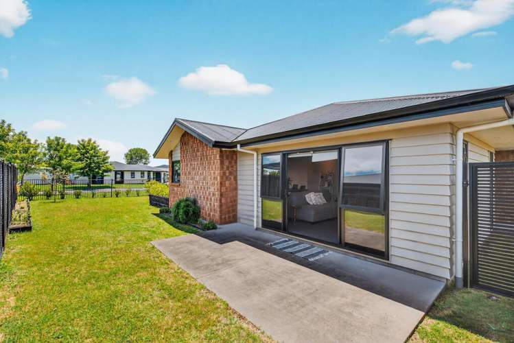 13 Maison Way Rangatira Park_16