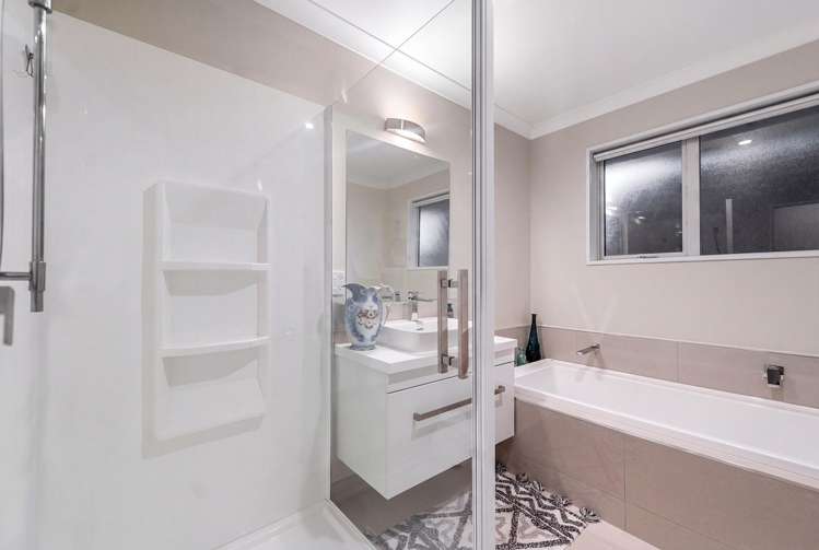 42 Travis Country Drive Burwood_12