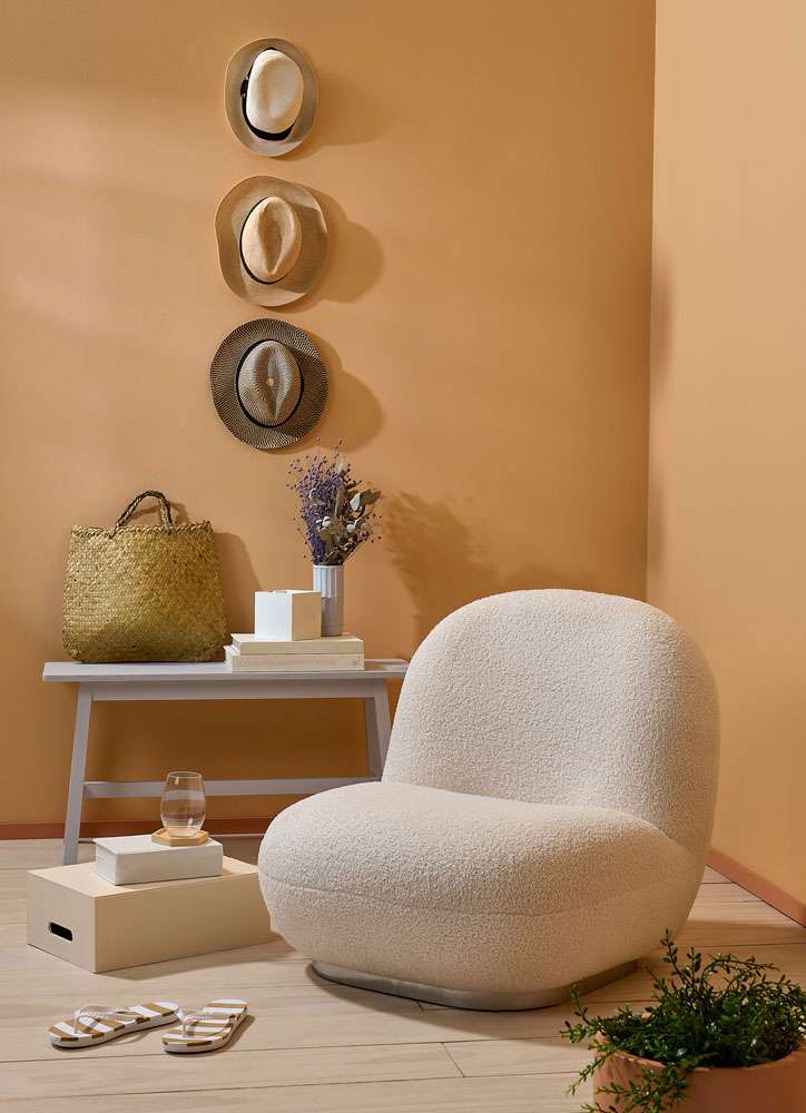 A natural toned colour palette, making use of Resene Colorwood washes and stains seamlessly connects this sitting room with the outdoors. Project by Vanessa Nouwens, image by Bryce Carleton.