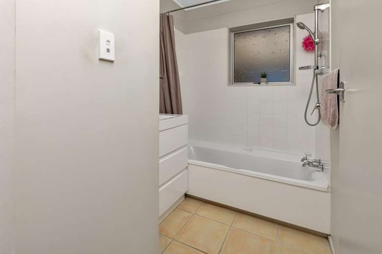 11B Robin Hood Place Onerahi_13