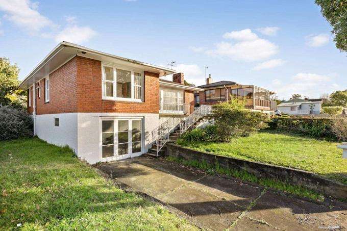 a grand house with portico on Fennell Crescent, Millwater, Auckland's North Shore