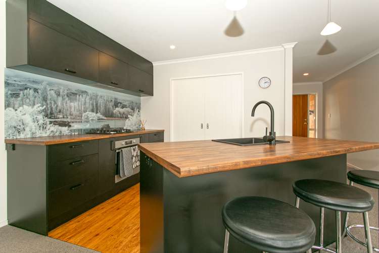 759 Somerton Road Chertsey_1