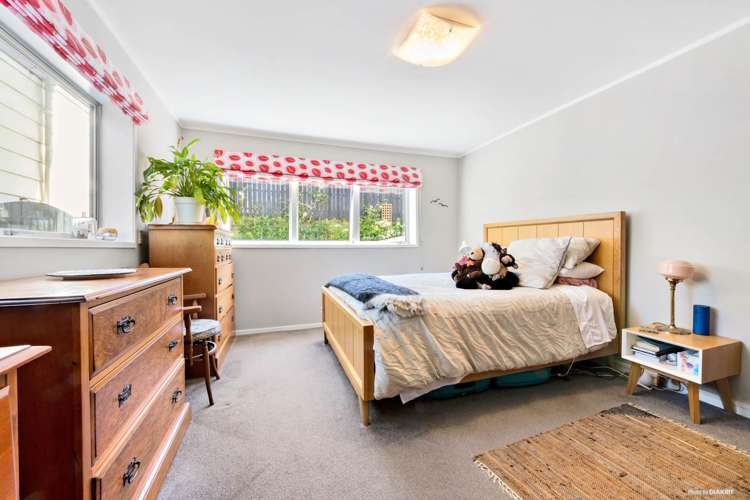 25 Triangle Road Massey_9