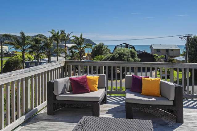 Space, sun and sea at Teal Bay