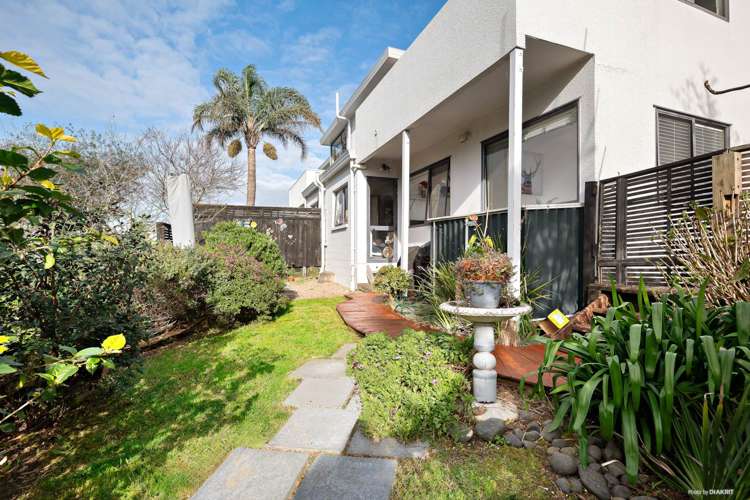 6/12 Wernham Place Northcote_16