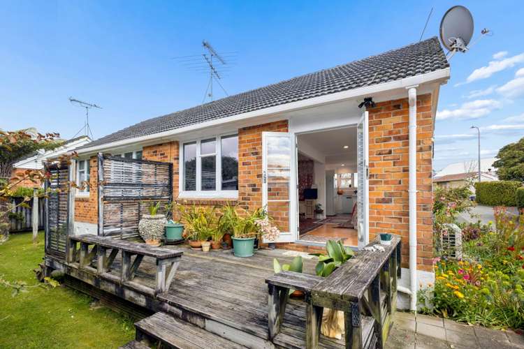 8 Pirangi Street Pt England_13