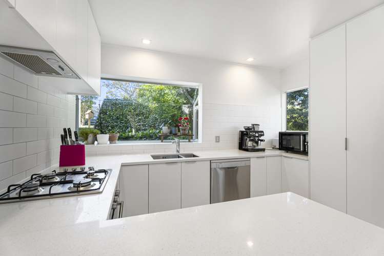 2/1 Valley Road Northcote_2