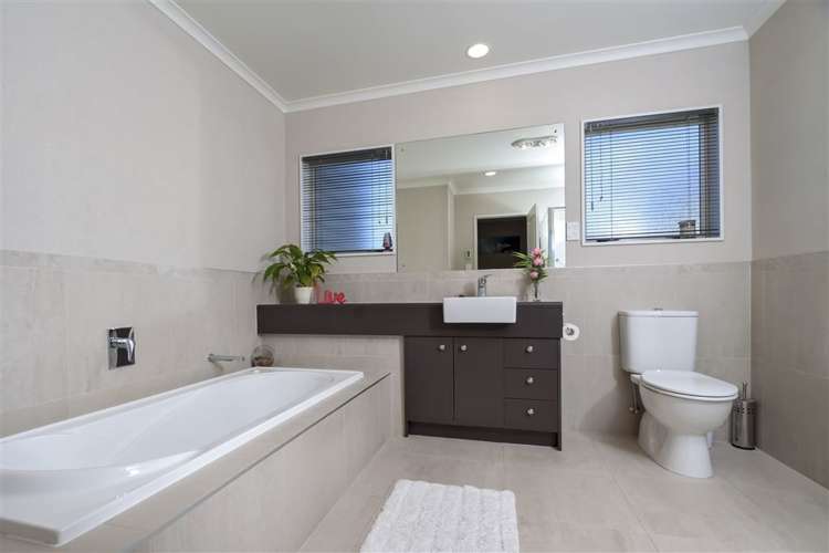 11 Fairhill Place Flat Bush_7