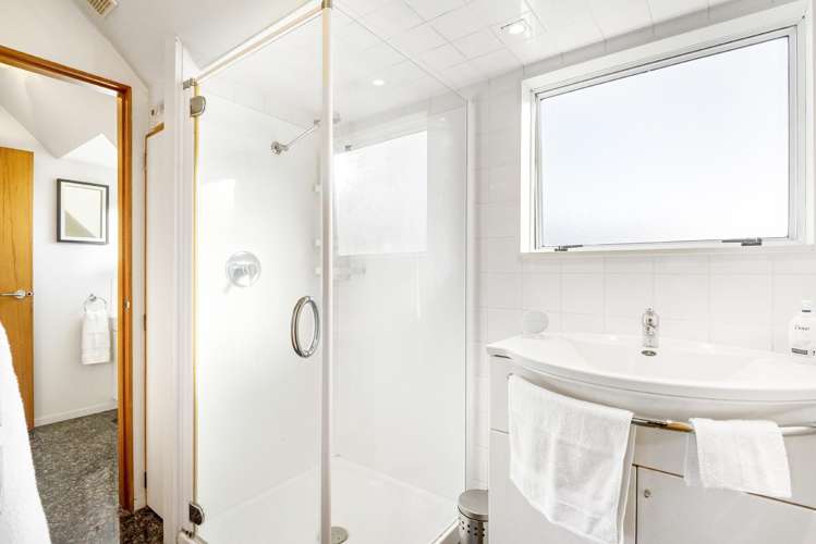 2/1 Argyle Road Browns Bay_18