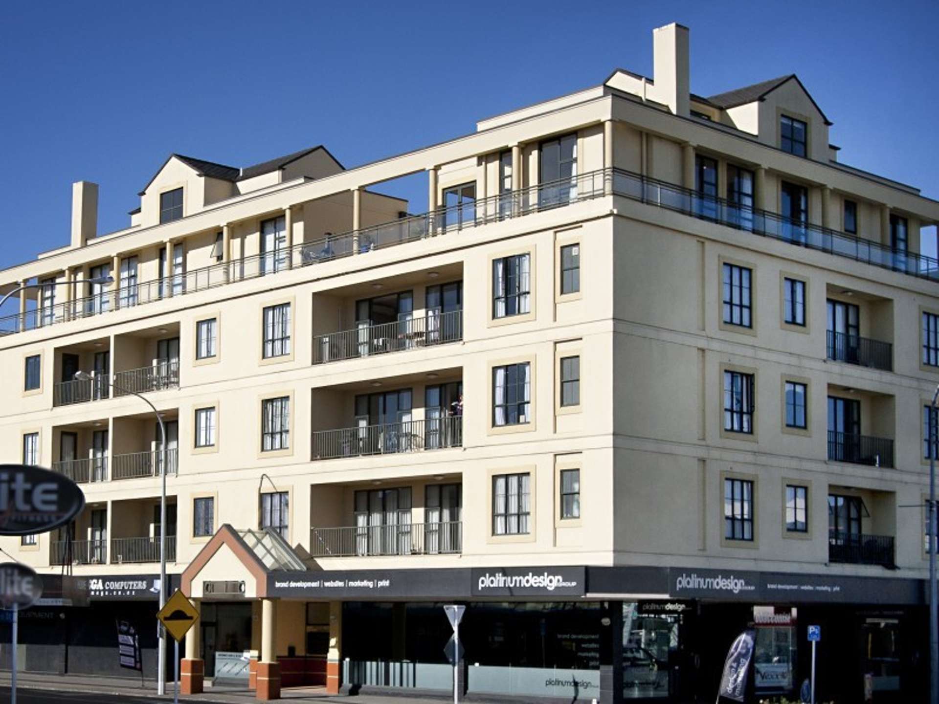 Pent 2/6 Queen Street 10930_0