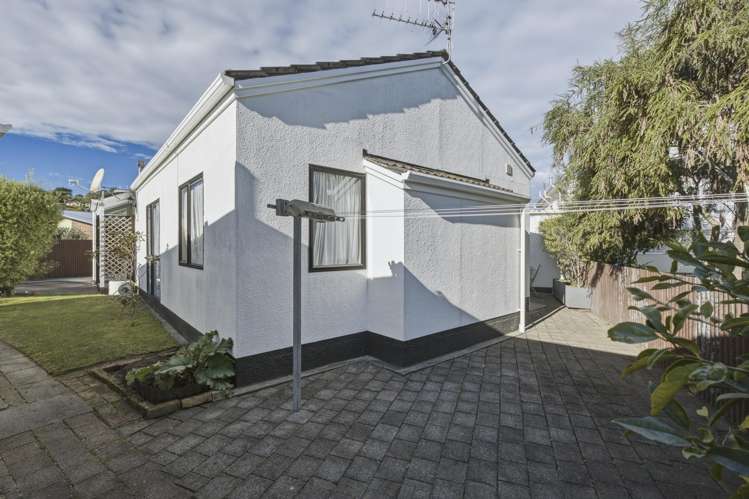 8A Church Place Whanganui Central_14