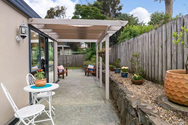 2/10 Knott Road Stanmore Bay_4