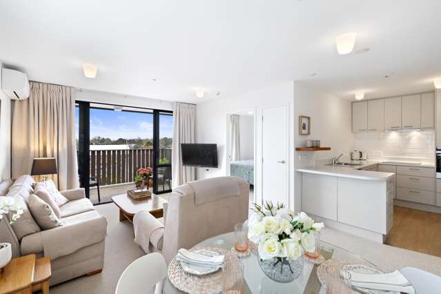 Top floor corner apartment