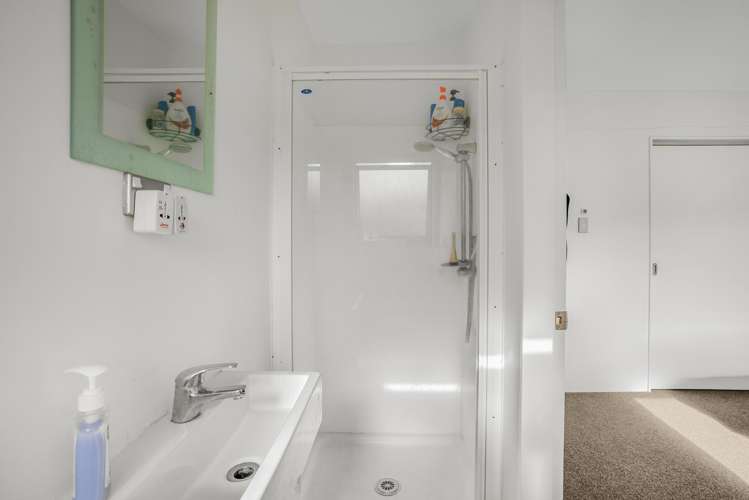 8 Hastings Grove Wainuiomata_11