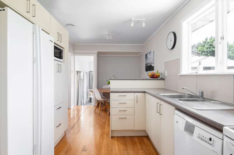 7 Winstone Avenue 1053_7