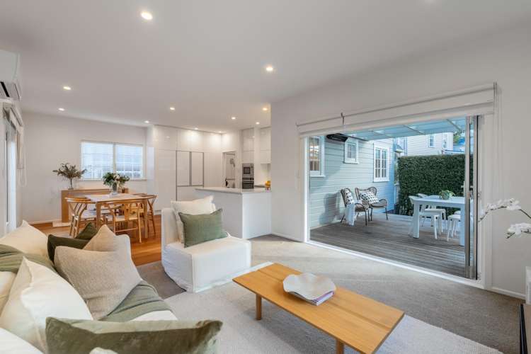 34 Beach Road Northcote Point_8