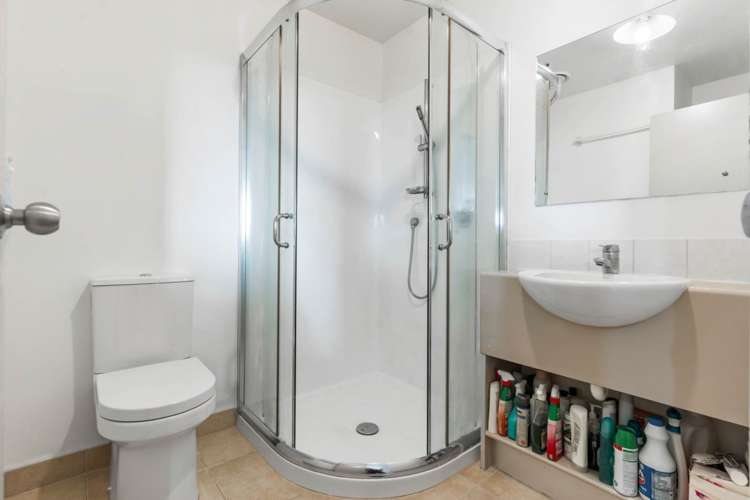 2f/86a Rockfield Road Penrose_16