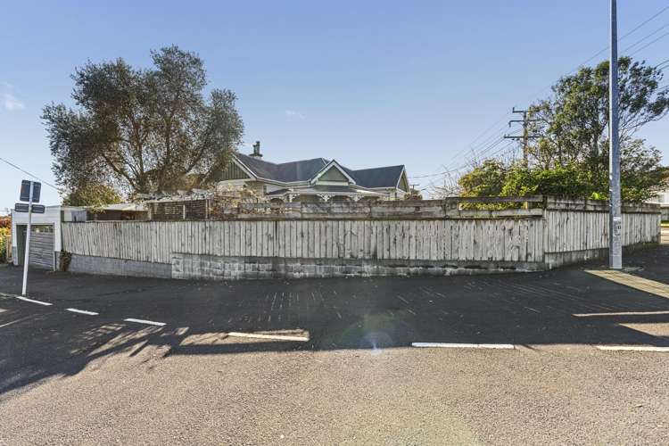 200 Tukapa Street Westown_18