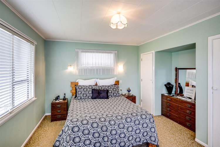 1204 Norfolk Crescent Mayfair_14