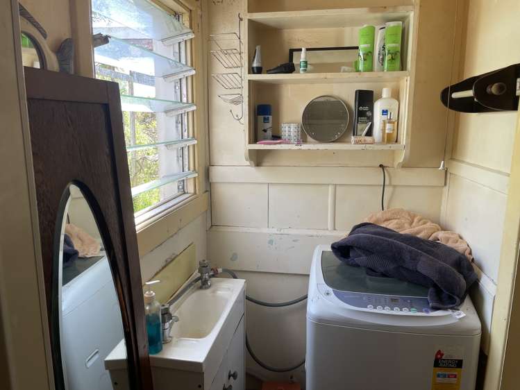 8 Baird Street Long Beach_15