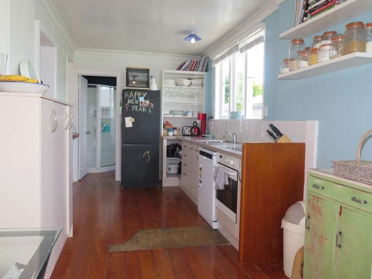 2 Smith Street Raglan_9