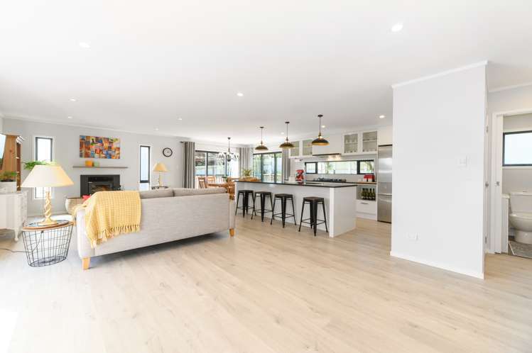 7 Castlewood Grove Blockhouse Bay_7