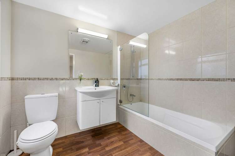 10 Hubert Henderson Place Remuera_16