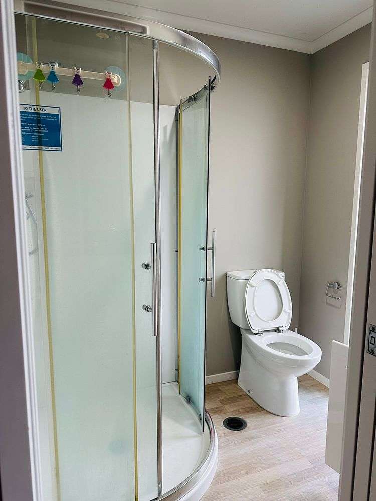 Room 3, 6/181 Knighton Road Hillcrest_4