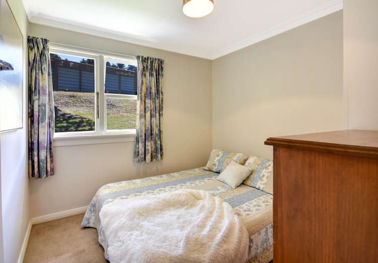 6 Gilkison Street Halfway Bush_13