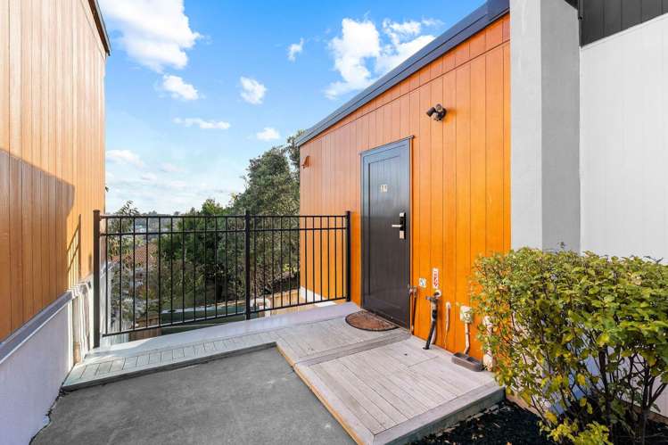 29/18 Hewlett Road Massey_11