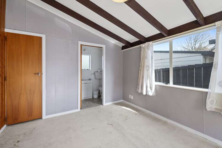 24 Joanne Crescent Pukehangi_14