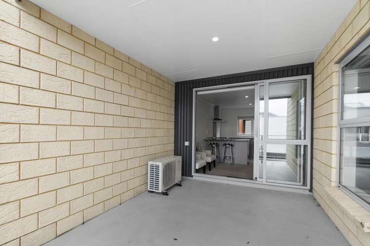 4/9 Vialou Street Hamilton Central_12