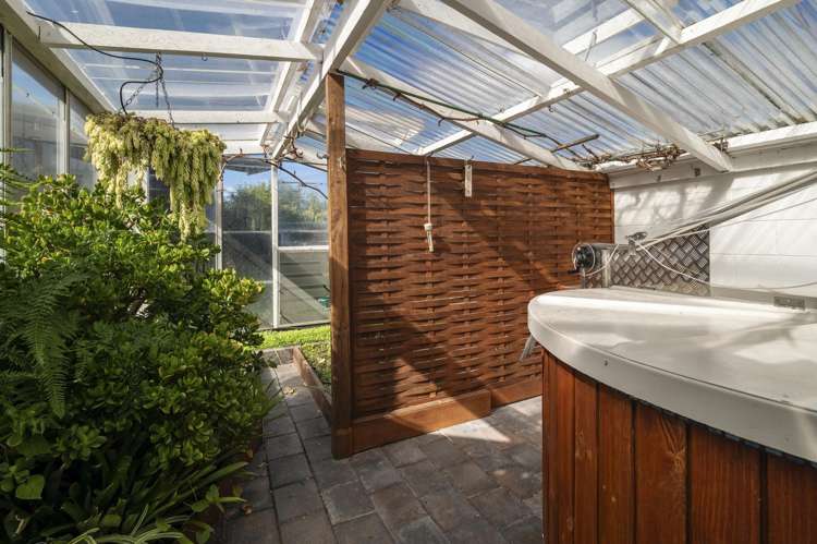 24 Russell Crescent Western Heights_23