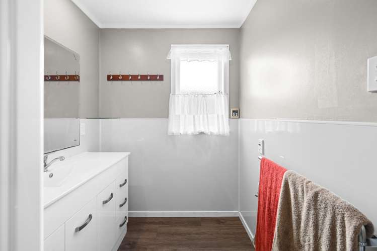 69 Resthill Crescent Glenview_13